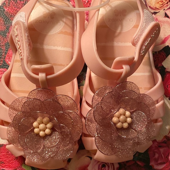 Shoes - Picture 4 of 5